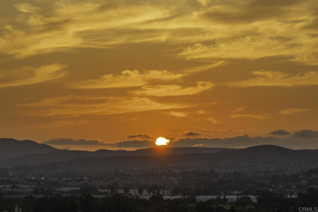 https://media.crmls.org/mediaz/a06cd51c-aa17-49b5-b578-151299092d03.jpg?preset=X-Large