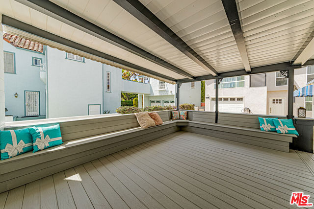 821 Lorraine Boulevard, Los Angeles CA: https://media.crmls.org/mediaz/a06d031e-3c24-4f25-96ae-815e02a1f343.jpg