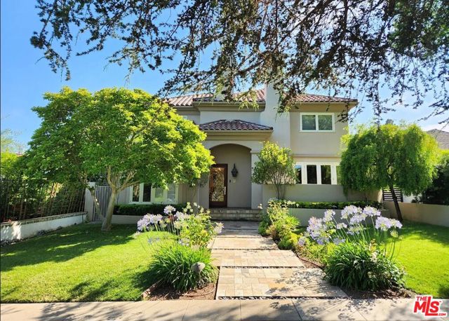 328 15th Street, Santa Monica CA: https://media.crmls.org/mediaz/a06d584b-8ba1-46f8-9656-c28b1847cca7.jpg