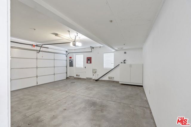 12923 Bluff Creek Drive, Los Angeles CA: https://media.crmls.org/mediaz/a06e2a1a-0183-46fb-8d05-5aca63545d52.jpg