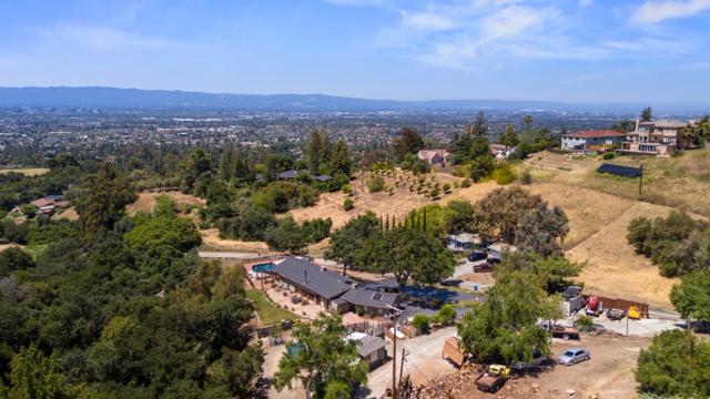 15946 Camino Vista Way, San Jose CA: https://media.crmls.org/mediaz/a06e72fb-4f6c-47f8-99ea-ac6f6e402cb0.jpg