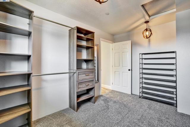 588 E Angela St, Pleasanton CA: https://media.crmls.org/mediaz/a06ed8e6-fadc-4366-b3fb-2e752eb935ff.jpg
