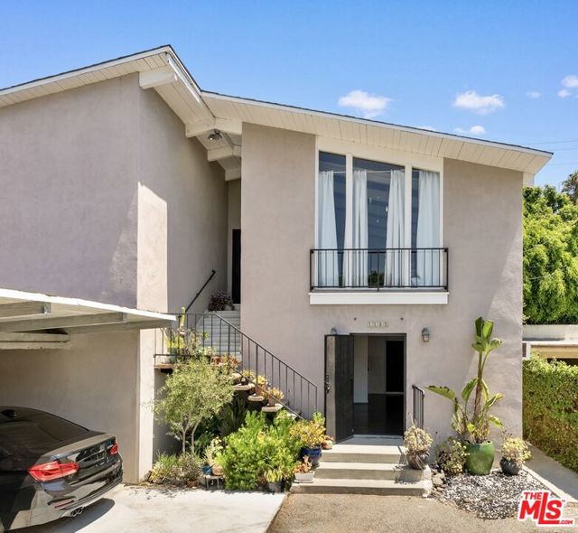 1152 N Ogden Drive, West Hollywood CA: https://media.crmls.org/mediaz/a06ee241-c821-4c70-99ba-89aae08d4e8e.jpg