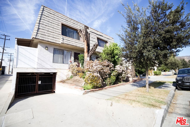 1013 Allen Avenue, Glendale CA: https://media.crmls.org/mediaz/a06ef1af-7116-4432-a3fc-221144812046.jpg