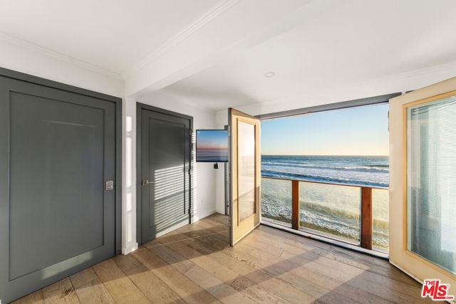 43000 Pacific Coast Highway, Malibu CA: https://media.crmls.org/mediaz/a06f2a07-3741-4554-8f98-f0688b645082.jpg