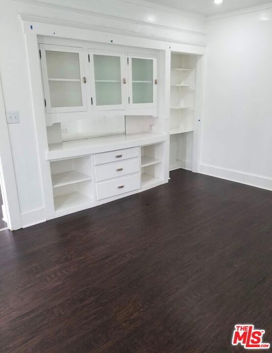 6640 Leland Way, Los Angeles CA: https://media.crmls.org/mediaz/a06fb2c4-3663-4edd-bb3c-623cd638971f.jpg