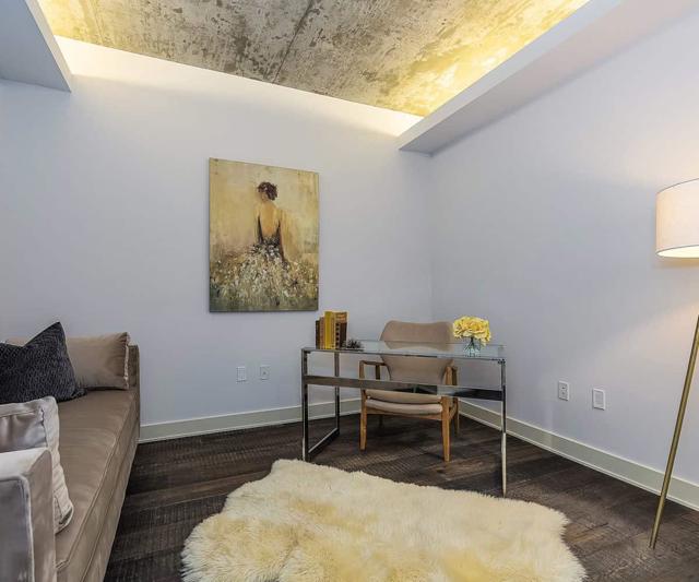 311 2nd Street, Oakland CA: https://media.crmls.org/mediaz/a06fe402-5a1c-43d3-9720-3d0bc0ba9bfe.jpg