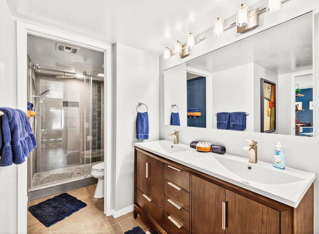 1050 E Ramon Road, Palm Springs CA: https://media.crmls.org/mediaz/a0701368-bab0-43c4-8895-e29c47a38acb.jpg