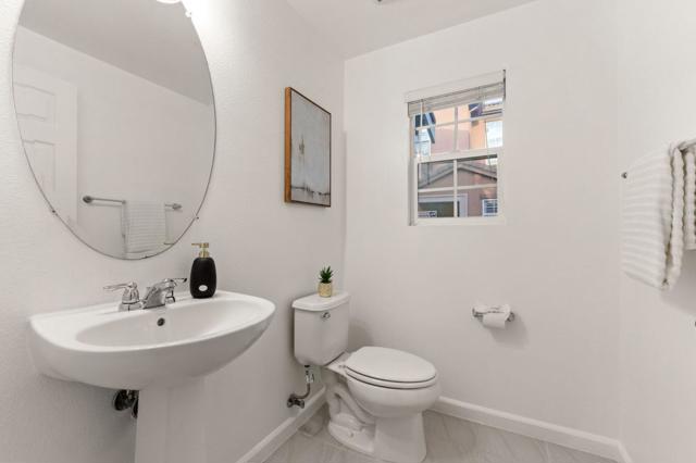 325 Toscana Way, Hayward CA: https://media.crmls.org/mediaz/a070857a-0929-414d-bbdb-4b333f11097d.jpg