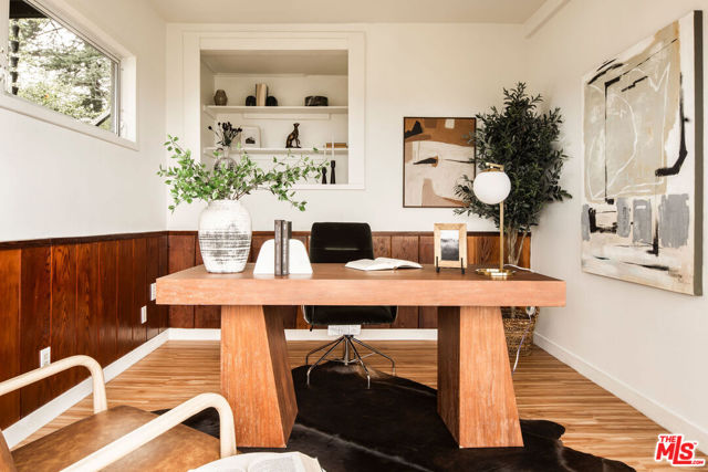 3720 Alta Mesa Drive, Studio City CA: https://media.crmls.org/mediaz/a070be2b-6c1c-4695-a1ea-aef175761ed7.jpg