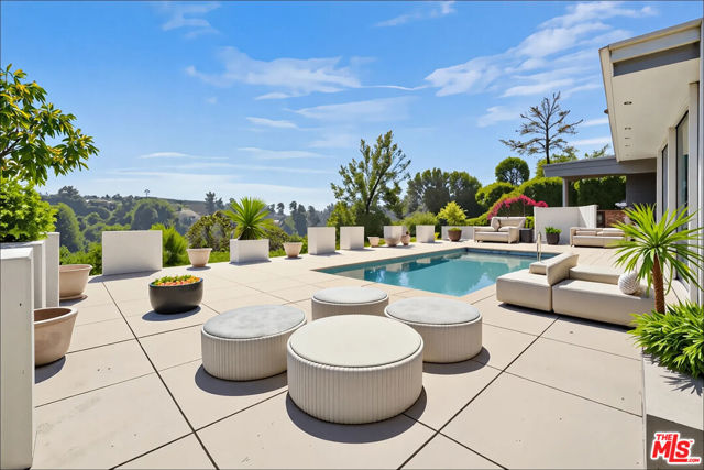 2442 Green View Place, Los Angeles CA: https://media.crmls.org/mediaz/a070d865-d405-402d-9b2d-d8c76e0d299f.jpg