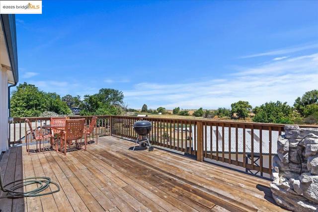 2325 Taylor Rd, Bethel Island CA: https://media.crmls.org/mediaz/a0716bf6-1fc8-4eec-9b7d-4eae9907f98b.jpg