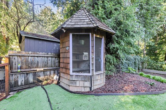 695 Creek Drive, Boulder Creek CA: https://media.crmls.org/mediaz/a0719914-9cff-44ff-8230-7261413c1987.jpg