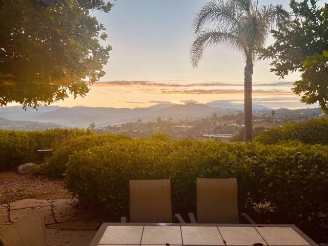 1707 Santa Margarita Drive, Fallbrook CA: https://media.crmls.org/mediaz/a0744299-04ac-4f34-b2e6-0ed68b9f0e47.jpg