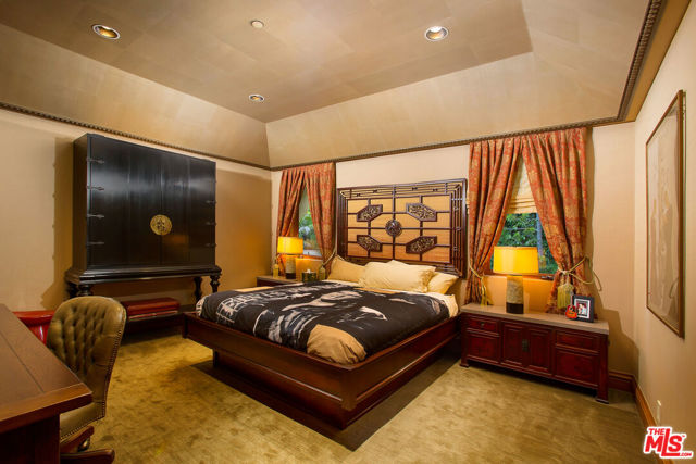 10066 Cielo Drive, Beverly Hills CA: https://media.crmls.org/mediaz/a074745c-e662-4b3c-b8bd-5949f8fad6a2.jpg