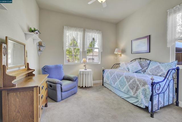 1648 Chianti Ln, Brentwood CA: https://media.crmls.org/mediaz/a074bd3a-6b4f-42ad-85d4-28f0168dedea.jpg