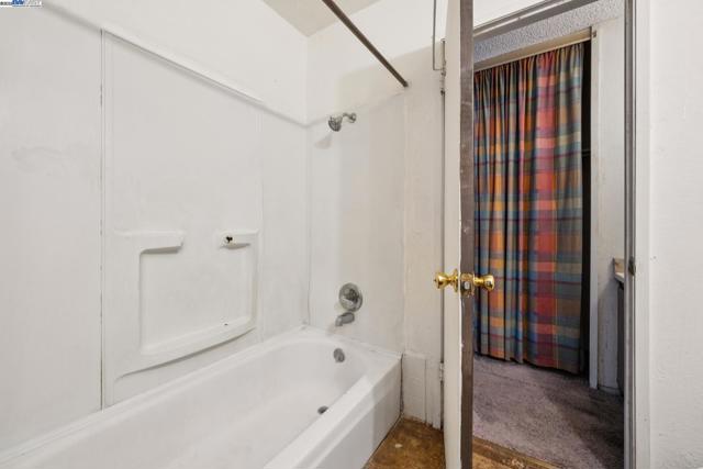 220 PEMBROKE DRIVE, Vallejo CA: https://media.crmls.org/mediaz/a0752205-faf8-449d-a658-c8032bb9da77.jpg
