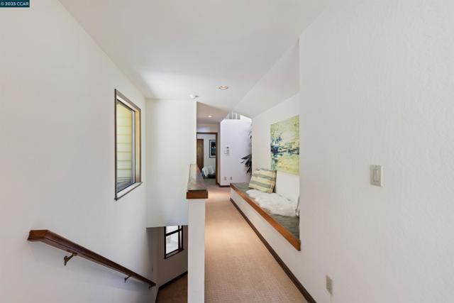 39 Mira Loma Rd, Orinda CA: https://media.crmls.org/mediaz/a07524d9-df86-46a5-968d-0348bff31877.jpg