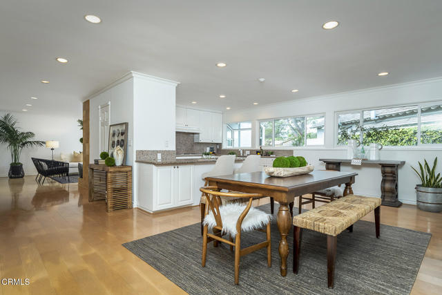 5045 Redwillow Lane, La Canada Flintridge CA: https://media.crmls.org/mediaz/a075a49e-bbd2-4e44-bc4c-68922acbe32e.jpg