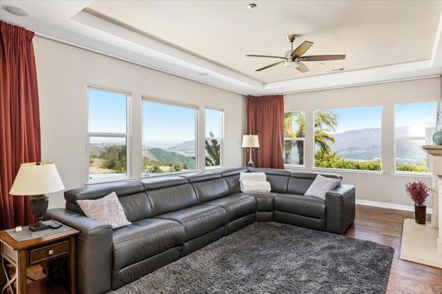 31662 Orange Blossom Ct, Valley Center CA: https://media.crmls.org/mediaz/a075cb4d-4573-45ce-9da2-beb6c5a5e625.jpg