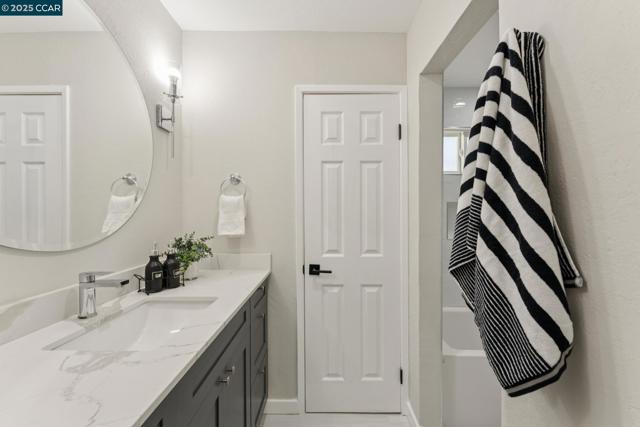 332 Kinross Dr, Walnut Creek CA: https://media.crmls.org/mediaz/a0760185-6ce5-47bb-b5fa-42effab769f9.jpg