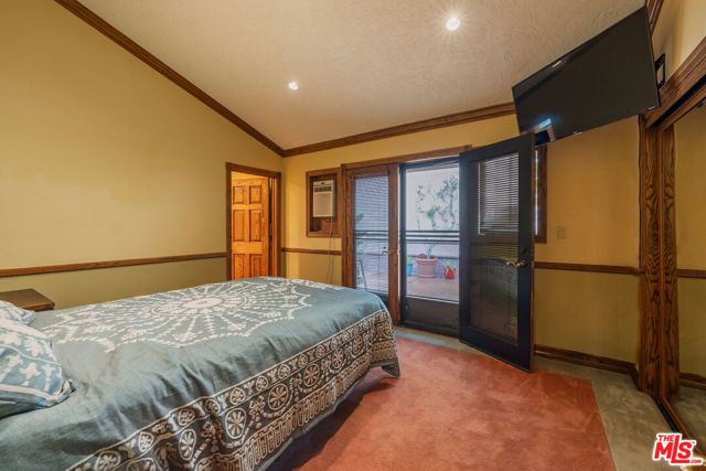 1242 Angelo Drive, Beverly Hills CA: https://media.crmls.org/mediaz/a0763f66-2f08-431b-8bb6-456a8d83f852.jpg