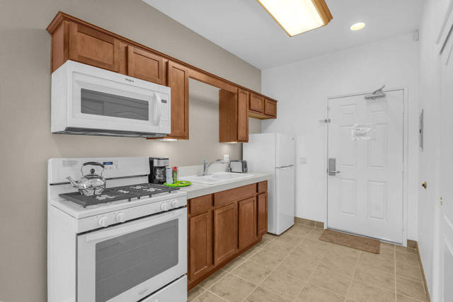 12622 Miracle Hill Road, Desert Hot Springs CA: https://media.crmls.org/mediaz/a0773e41-34c4-4439-8544-0147feab9f5b.jpg