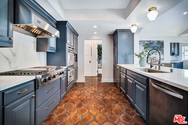 14071 Roblar Road, Sherman Oaks CA: https://media.crmls.org/mediaz/a077e0ff-bc9c-43b8-bcc1-e3d3d54de2e3.jpg
