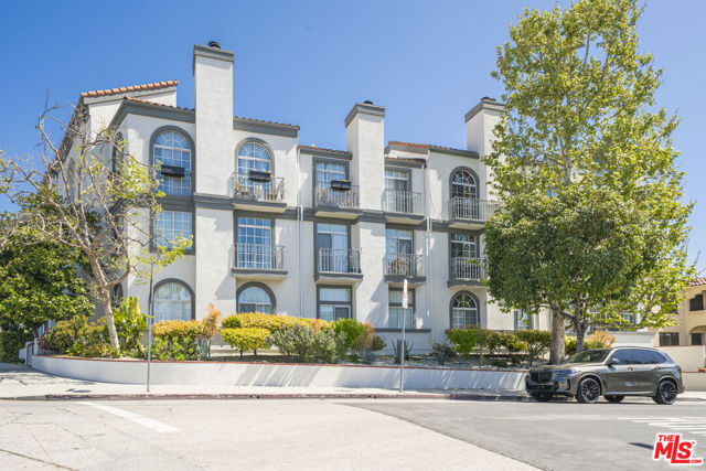 5848 W Olympic Boulevard, Los Angeles CA: https://media.crmls.org/mediaz/a077ef96-483e-4ff4-ac24-0552c0c5913e.jpg