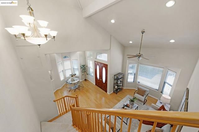 35 Amherst Ct, Menlo Park CA: https://media.crmls.org/mediaz/a07864a7-ac4e-43c0-ae9c-8f12e9fd761d.jpg