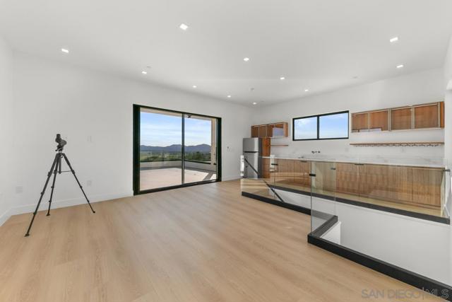 41955 Altanos Road, Temecula CA: https://media.crmls.org/mediaz/a078d667-7c61-4f6a-a9d2-79e3aba23325.jpg