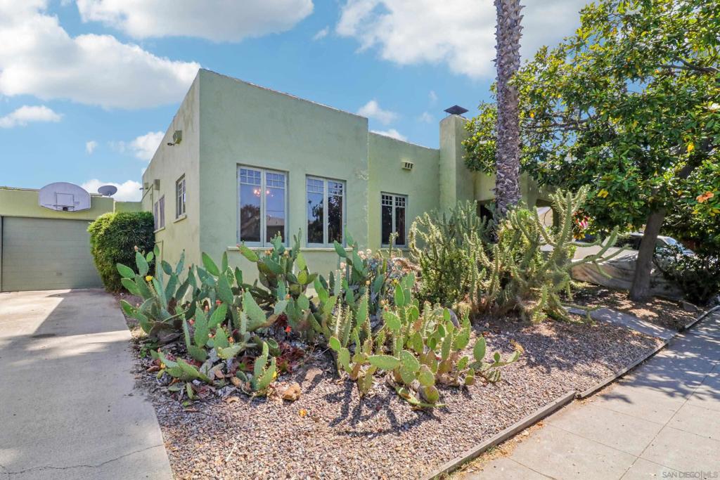 3055 Suncrest Dr