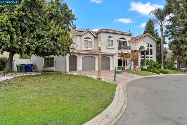 2550 E Jenny Ave, Fresno CA: https://media.crmls.org/mediaz/a0799b28-2cee-4fc7-85dd-d90bdb0e93e1.jpg