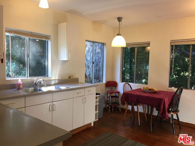 3754 Fredonia Drive, Los Angeles CA: https://media.crmls.org/mediaz/a079c2ce-928d-4627-bac5-d13bbd2e2320.jpg