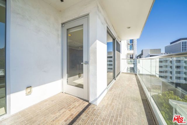 702 S Serrano Avenue, Los Angeles CA: https://media.crmls.org/mediaz/a079c7e7-d8b8-40fe-9253-5f7bf904bdf5.jpg