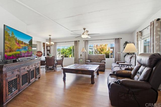 Detail Gallery Image 12 of 45 For 2250 N Broadway #9,  Escondido,  CA 92026 - 2 Beds | 2 Baths