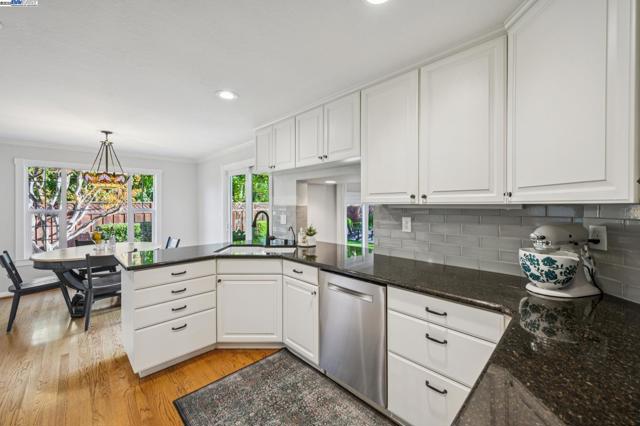 3801 Mohr Ave, Pleasanton CA: https://media.crmls.org/mediaz/a079e2e0-521d-464f-a780-626dfa6d1de4.jpg