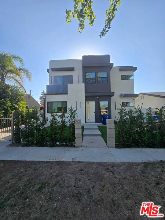 5929 Hesperia Avenue, Encino CA: https://media.crmls.org/mediaz/a079e7d4-a904-45de-8f43-5d5e06208475.jpg