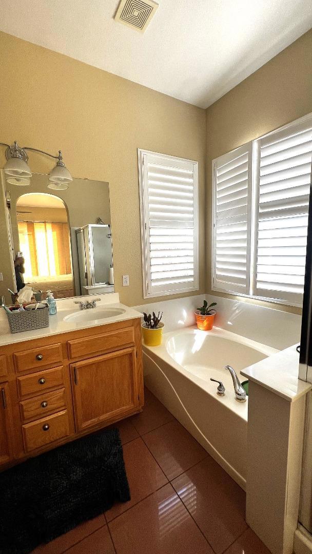 1732 W Westlake Drive, Roseville CA: https://media.crmls.org/mediaz/a07a76f4-cc40-4b2f-b509-4c2bcf81ffbf.jpg