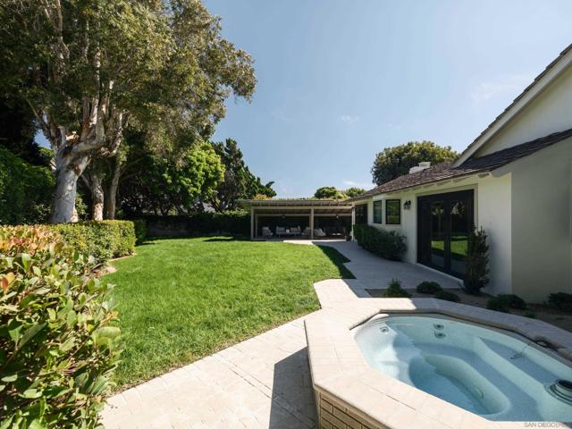 8965 Cliffridge Ave, La Jolla CA: https://media.crmls.org/mediaz/a07a9e1d-cc75-4741-97e7-7a2c025075e2.jpg