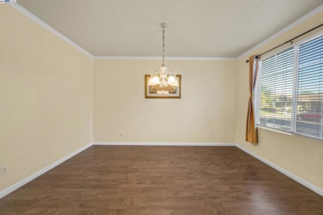 1419 Nubian St, Patterson CA: https://media.crmls.org/mediaz/a07b41d0-efe6-4e42-996c-791c57d28946.jpg