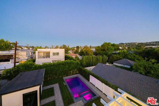 4532 Calhoun Avenue, Sherman Oaks CA: https://media.crmls.org/mediaz/a07b47f2-3b3c-494c-b953-05bbc3d0f05c.jpg