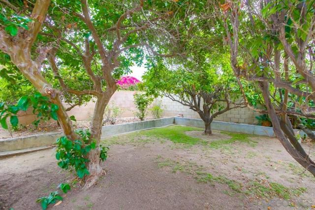 1354 Chalcedony St, San Diego CA: https://media.crmls.org/mediaz/a07b7e61-77f7-4cb7-a1ef-377d2ac95c14.jpg