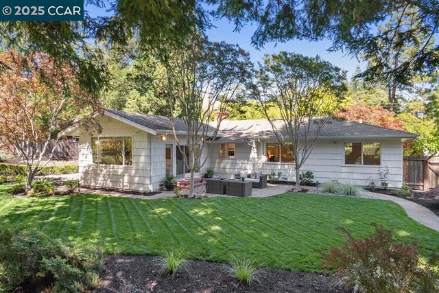 4 Harold Dr, Moraga CA: https://media.crmls.org/mediaz/a07bc044-087b-46d9-b361-cc96bf558fe9.jpg