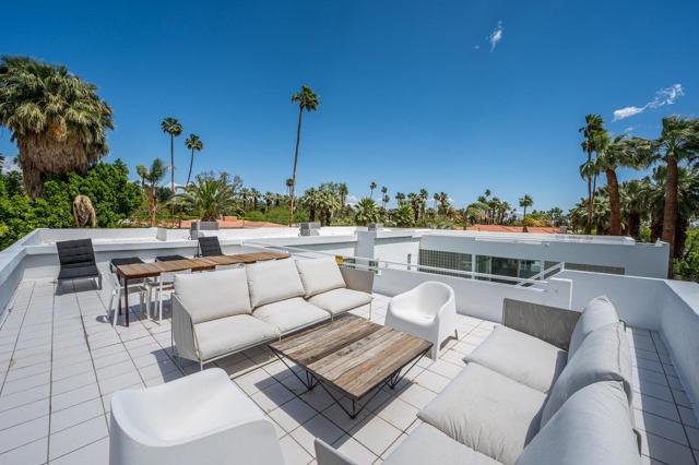 520 W ViA Lola, Palm Springs CA: https://media.crmls.org/mediaz/a07ced1a-e9f2-4332-a4f6-c7251aedc2c1.jpg
