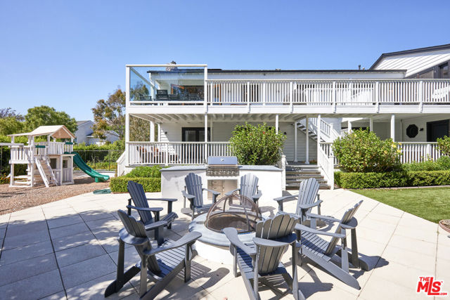 30362 Morning View Drive, Malibu CA: https://media.crmls.org/mediaz/a07daa8c-e1e5-42c7-a82f-6a22a765b11b.jpg