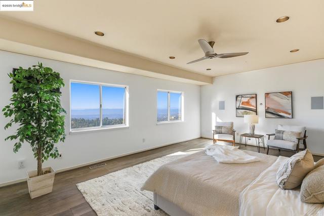 6413 Gwin Ct, Oakland CA: https://media.crmls.org/mediaz/a07dea99-bfa2-422d-b6fc-0b08cf546597.jpg