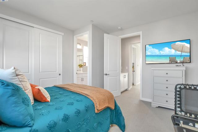 30 Grey Whale Pl, Bethel Island CA: https://media.crmls.org/mediaz/a07e9494-84b4-4ebc-a7a5-d4f8848655e6.jpg