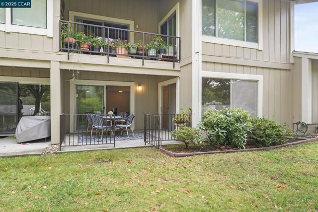 975 Terra California Dr, Walnut Creek CA: https://media.crmls.org/mediaz/a07ee44a-77fe-4393-bc75-be1fcab52729.jpg