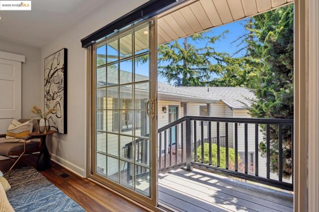 10 Wilding LN, Oakland CA: https://media.crmls.org/mediaz/a07f5311-2b64-4ca9-8d95-f215453e7877.jpg